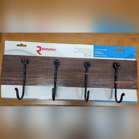 Richelieu Rustic 4 Hook Wall Mounted Hanger System - Picture 1 of 3
